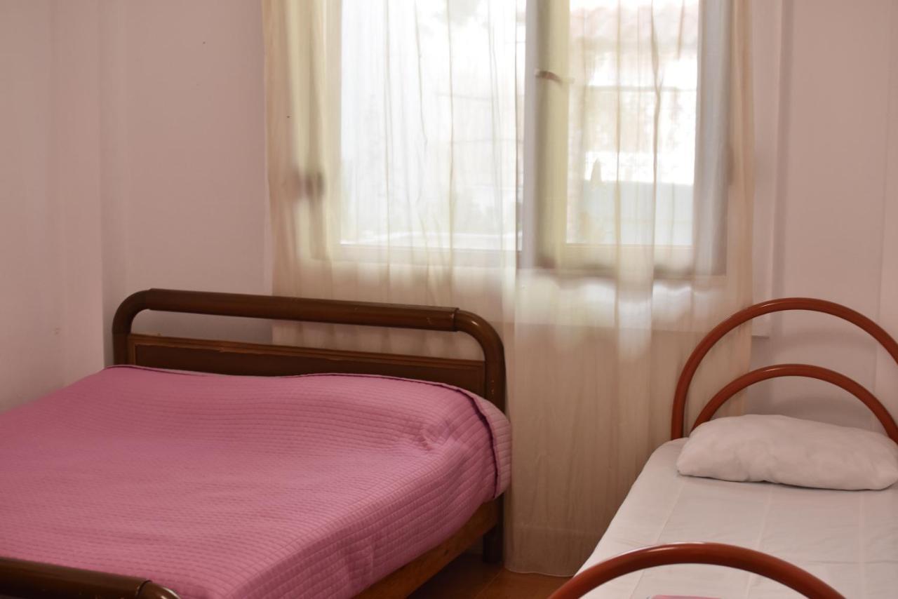 Private Apartment At Guest House Hektor & Aferdita Vlorë Exterior foto